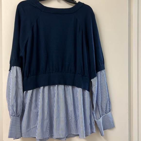 Beautiful sweater with attached shirt details - Picture 7 of 7